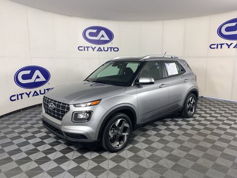 Used 2024 Hyundai Venue SEL FWD image 6