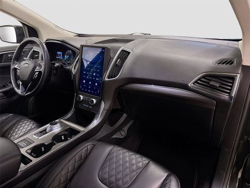 Used 2024 Ford Edge Titanium image 29