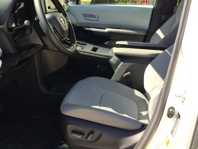 Used 2026 Toyota Sienna LE FWD image 15