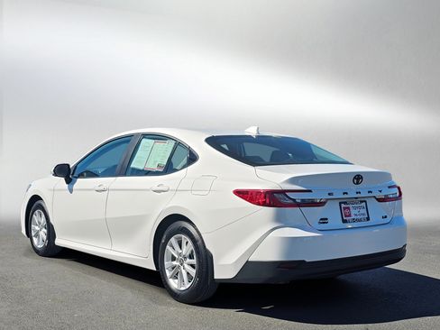 Used 2025 Toyota Camry LE AWD/4WD image 3