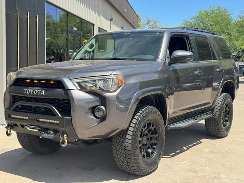 Used 2017 Toyota 4Runner SR5 AWD/4WD image 2