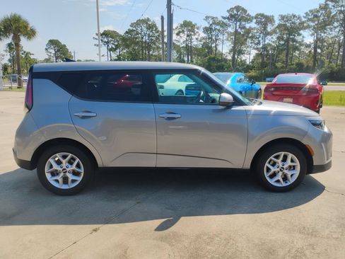 Used 2024 Kia Soul LX w/ Option Group 015 FWD image 4
