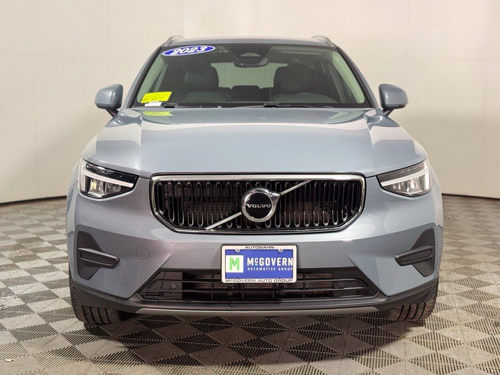 Used 2023 Volvo XC40 B5 Core w/ Convenience Package AWD/4WD image 10