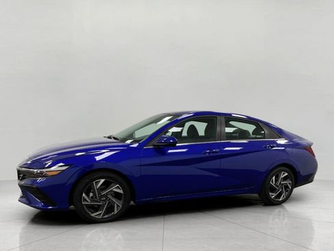 Used 2025 Hyundai Elantra SEL FWD image 7