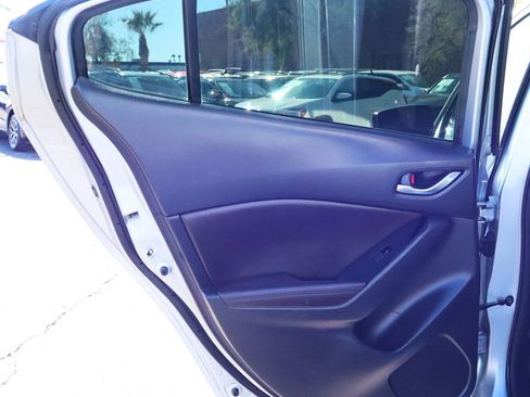 Used 2018 MAZDA MAZDA3 Touring image 28