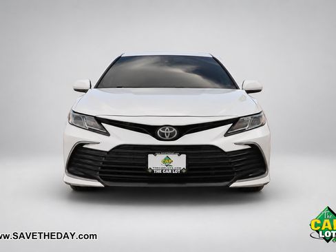 Used 2021 Toyota Camry LE w/ Carpet Mat Package (TMS) FWD image 11