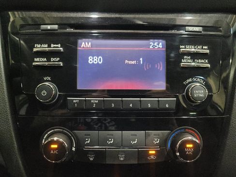 Used 2018 Nissan Rogue Sport S AWD/4WD image 25