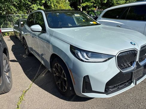 Used 2025 BMW X3 xDrive30i AWD/4WD image 3