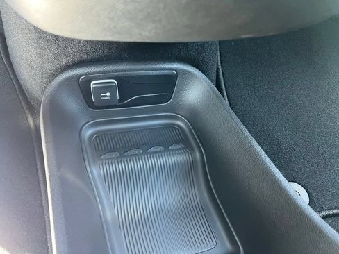 New 2027 Chrysler Pacifica Select AWD/4WD image 37