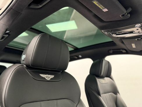 Used 2019 Bentley Bentayga AWD/4WD image 38
