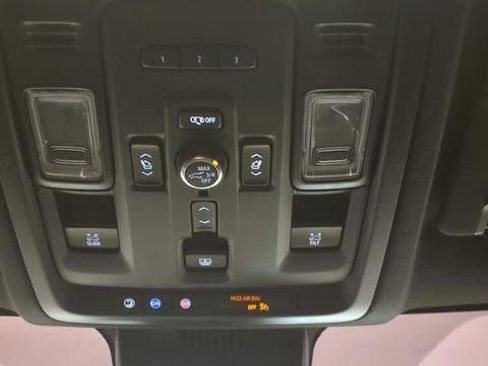 Used 2024 Chevrolet Suburban RST w/ Luxury Package image 27