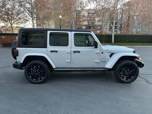 Used 2023 Jeep Wrangler Sahara image 6