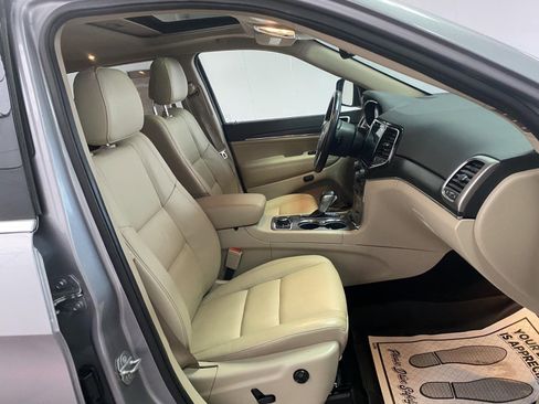 Used 2020 Jeep Grand Cherokee Limited AWD/4WD image 9