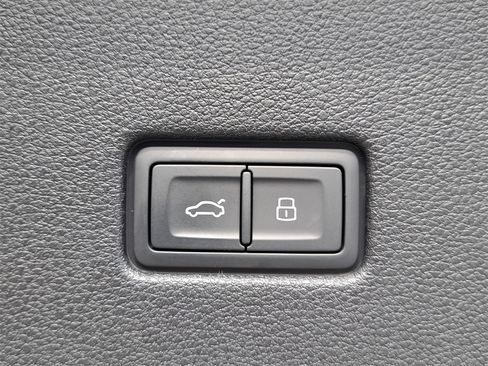 New 2026 Audi Q8 Prestige image 13