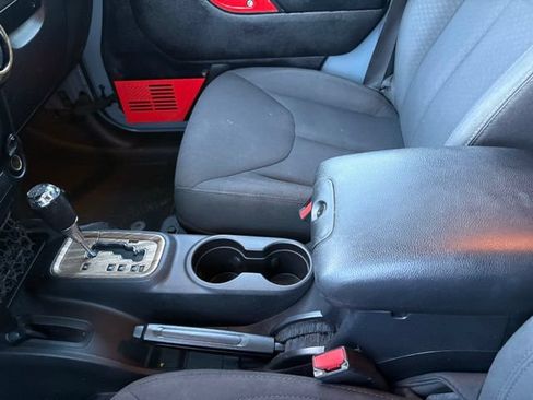 Used 2015 Jeep Wrangler Unlimited Sport w/ Quick Order Package 24S AWD/4WD image 23