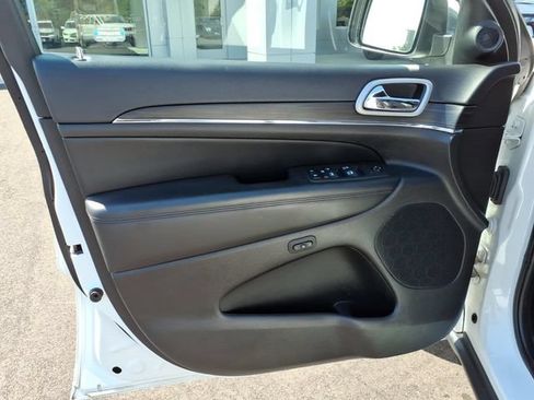 Used 2022 Jeep Grand Cherokee Limited AWD/4WD image 18