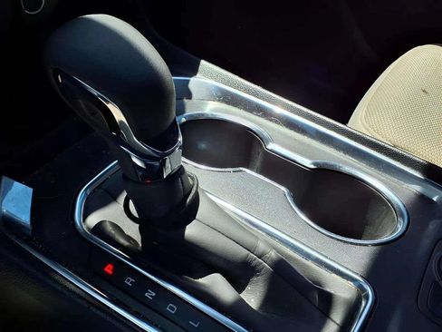 Used 2022 Chevrolet Traverse LS FWD image 17