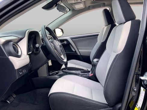 Used 2017 Toyota RAV4 XLE FWD image 8