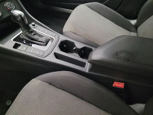 Used 2019 Volkswagen Jetta SE FWD image 26