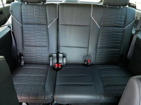 Certified 2024 Cadillac Escalade ESV Premium Luxury Platinum AWD/4WD image 12