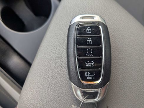 Used 2023 Hyundai Elantra SEL w/ Preferred Accessory Package FWD image 33