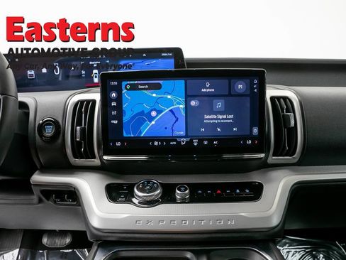 Used 2025 Ford Expedition Active AWD/4WD image 18
