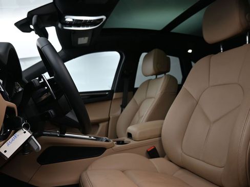 Used 2025 Porsche Macan image 5