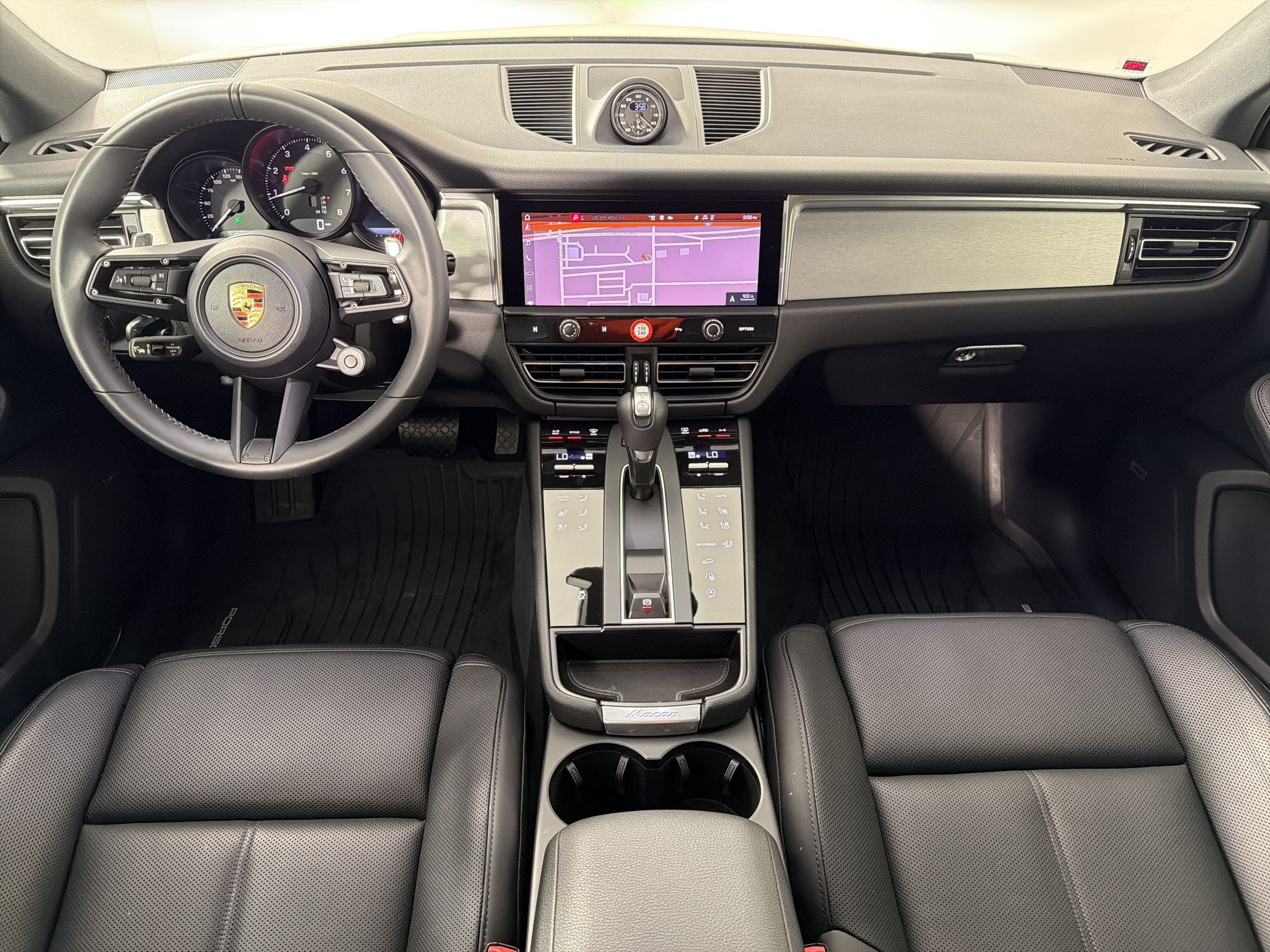 Certified 2026 Porsche Macan AWD/4WD image 17