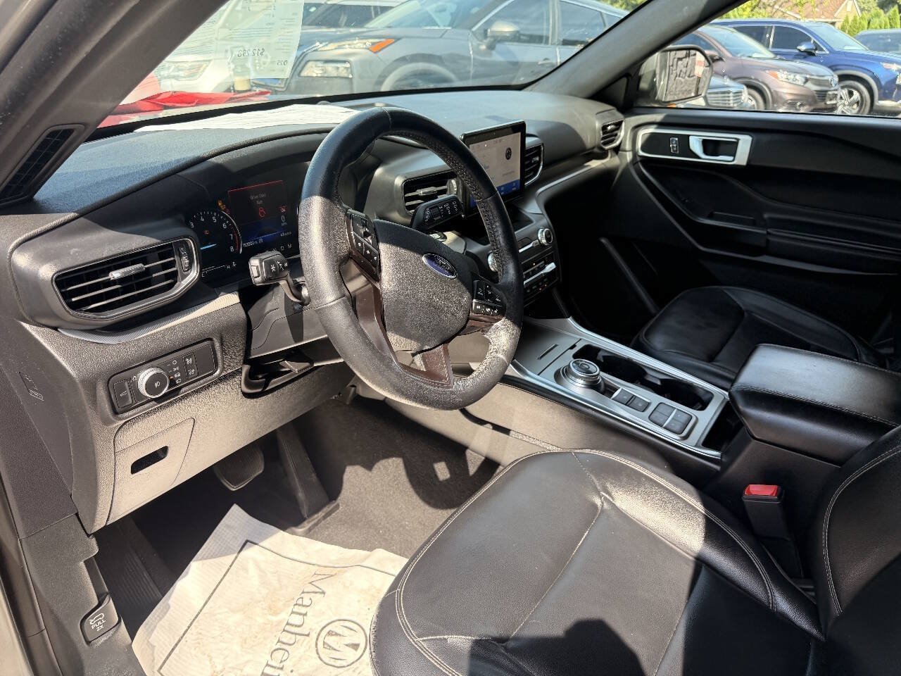 Used 2020 Ford Explorer XLT w/ Equipment Group 202A RWD image 15