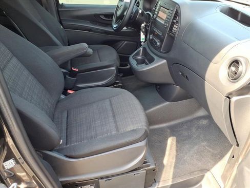 Used 2019 Mercedes-Benz Metris Passenger w/ Convenience Package image 17