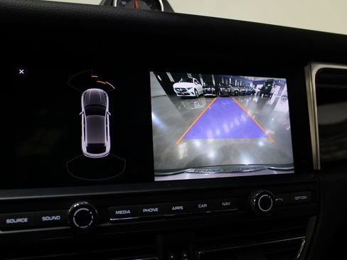 Used 2020 Porsche Macan image 30