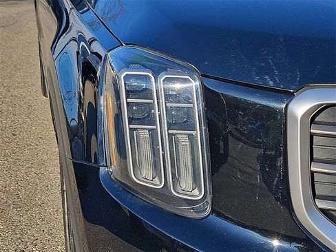 Used 2023 Kia Telluride S image 11