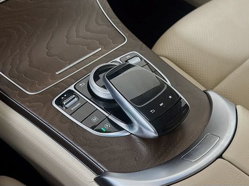 Used 2019 Mercedes-Benz GLC 300 4MATIC image 19