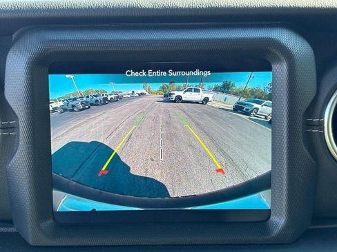 Used 2019 Jeep Wrangler Unlimited Sahara image 21