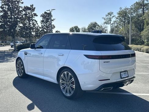 Used 2025 Land Rover Range Rover Sport Dynamic SE image 11