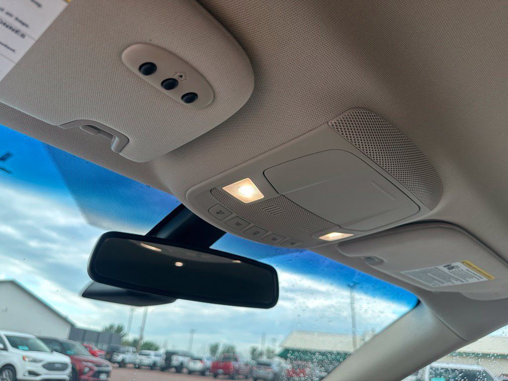 Used 2017 Lincoln MKX Select w/ Select Plus Package AWD/4WD image 20