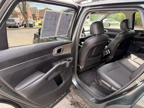 Used 2022 Kia Sorento S w/ Panoramic Sunroof Package AWD/4WD image 12
