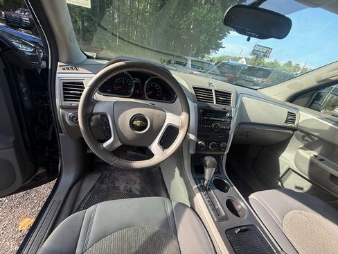 Used 2011 Chevrolet Traverse LS FWD image 11