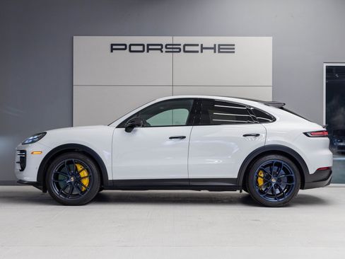 Certified 2024 Porsche Cayenne Turbo GT image 2
