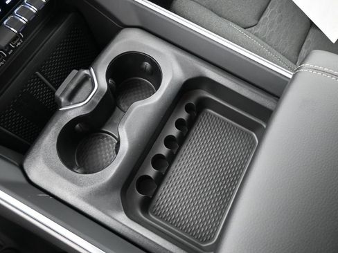 New 2026 RAM 1500 4x4 Crew Cab image 9