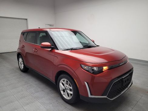 Used 2023 Kia Soul LX w/ LX Technology Package FWD image 13