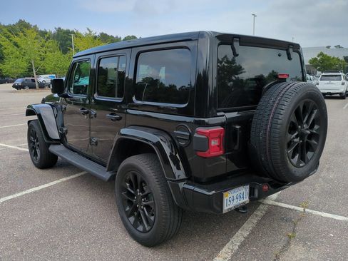 Used 2022 Jeep Wrangler Unlimited Sahara AWD/4WD image 6