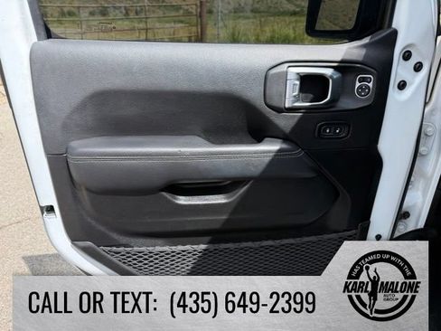 Used 2023 Jeep Wrangler Unlimited Sahara AWD/4WD image 14