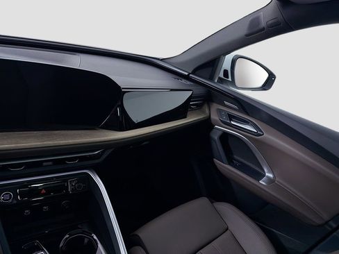 Used 2025 Audi Q5 Premium Plus w/ Premium Plus image 25