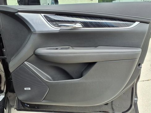 Used 2025 Cadillac XT6 Premium Luxury FWD image 11