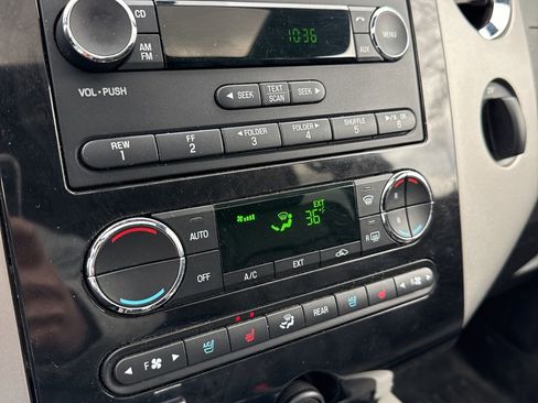 Used 2011 Ford Expedition Limited image 29