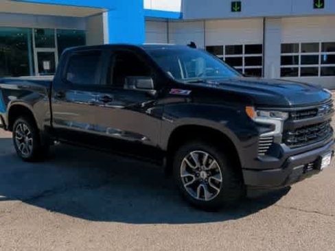 Certified 2022 Chevrolet Silverado 1500 RST image 2