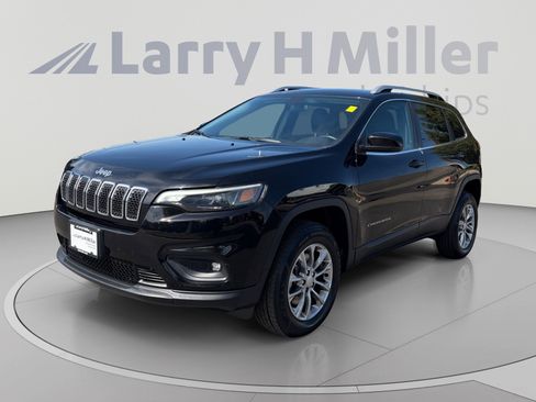 Used 2019 Jeep Cherokee Latitude Plus w/ Cold Weather Group AWD/4WD image 1