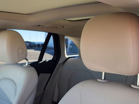 Used 2019 Mercedes-Benz GLC 300 image 9