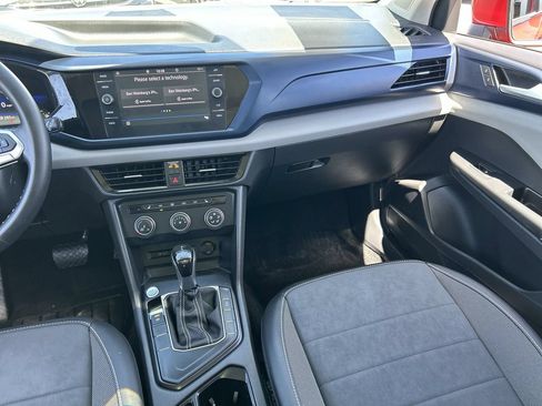 Certified 2022 Volkswagen Taos SE w/ Panoramic Sunroof Package FWD image 14